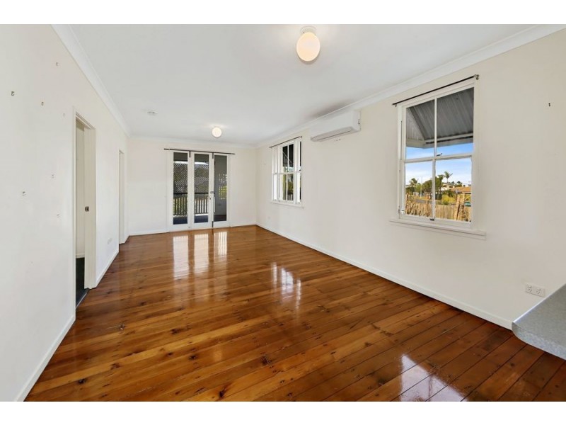 7 Moore Street, Elliott Heads QLD 4670