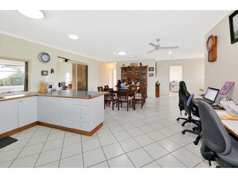 13 Cove, Burnett Heads QLD 4670