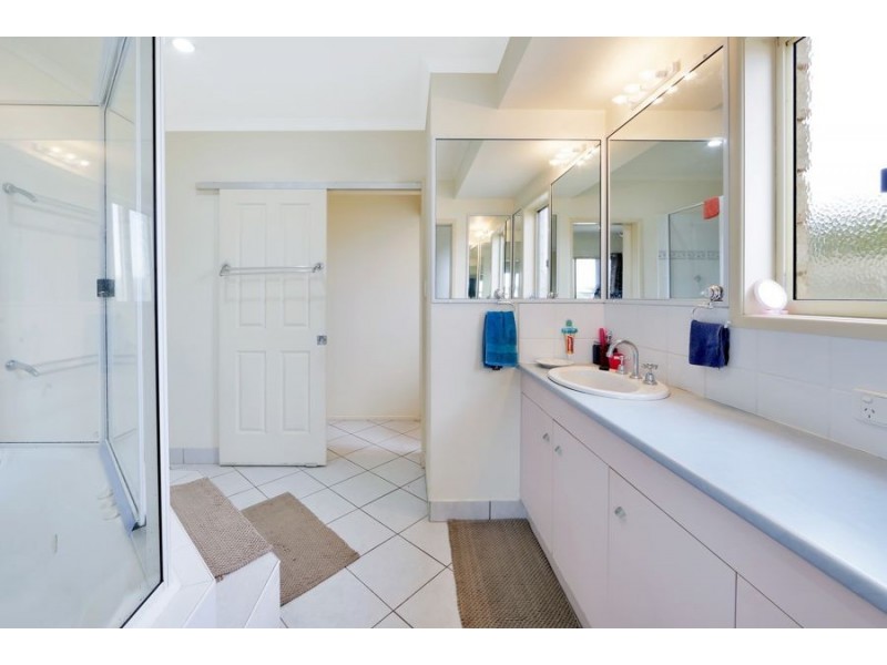 13 Cove, Burnett Heads QLD 4670