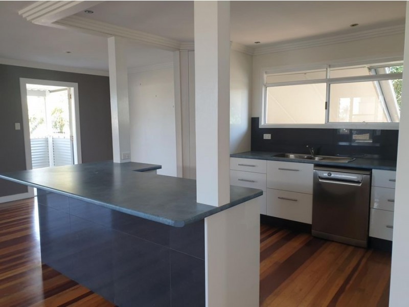 30 Wave Street, Burnett Heads QLD 4670