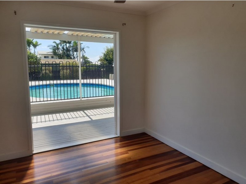 30 Wave Street, Burnett Heads QLD 4670