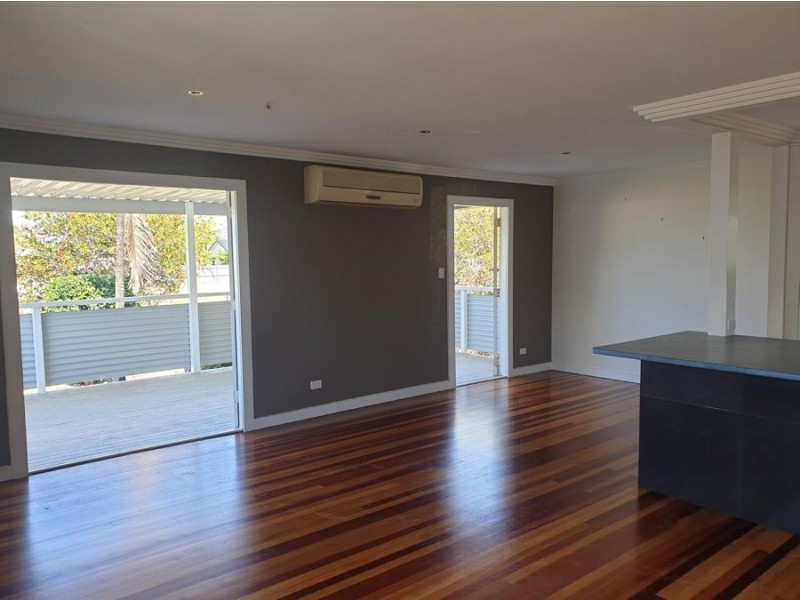 30 Wave Street, Burnett Heads QLD 4670