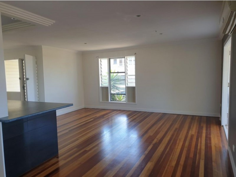 30 Wave Street, Burnett Heads QLD 4670