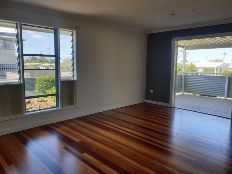 30 Wave Street, Burnett Heads QLD 4670