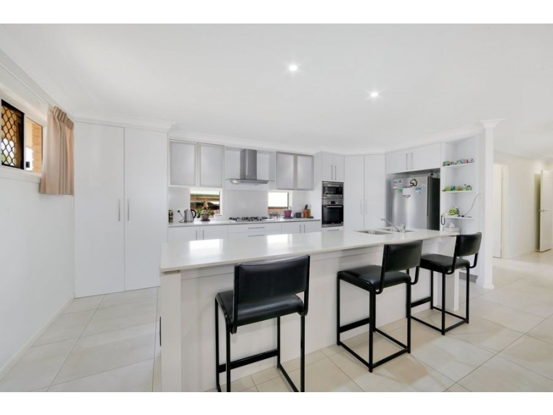 6 Ocean view Place, Elliott Heads QLD 4670