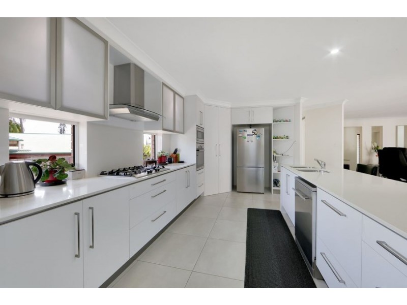 6 Ocean view Place, Elliott Heads QLD 4670