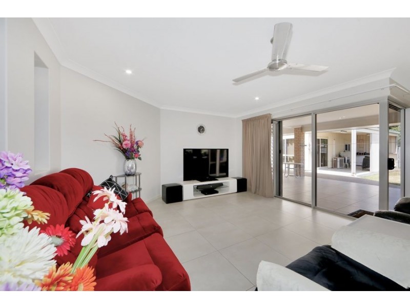 6 Ocean view Place, Elliott Heads QLD 4670