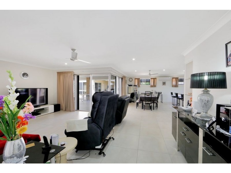 6 Ocean view Place, Elliott Heads QLD 4670