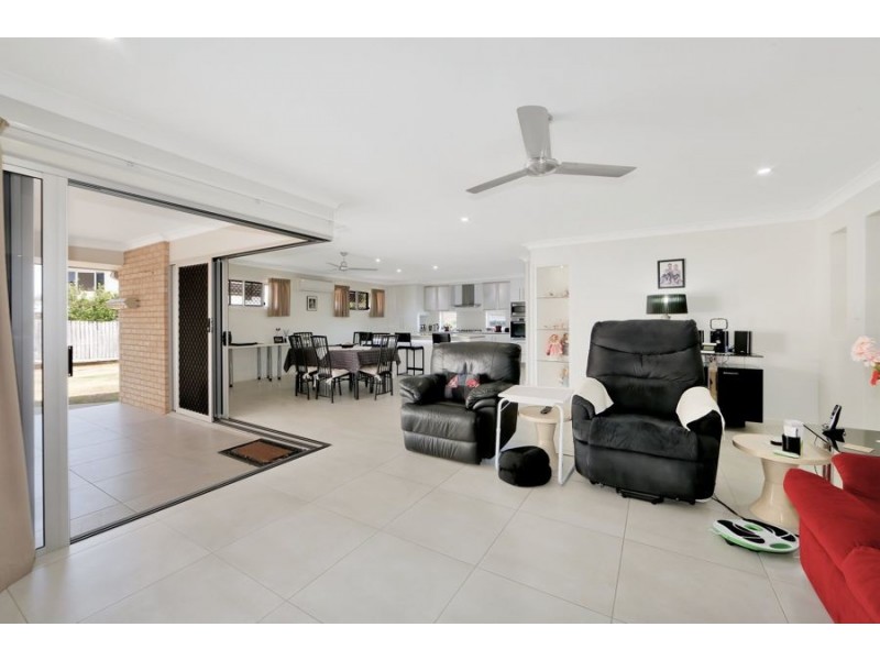 6 Ocean view Place, Elliott Heads QLD 4670