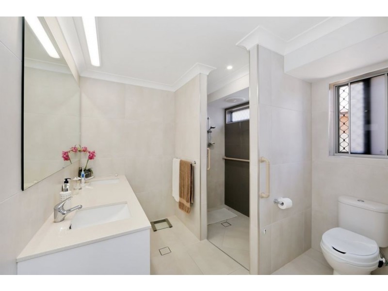 6 Ocean view Place, Elliott Heads QLD 4670