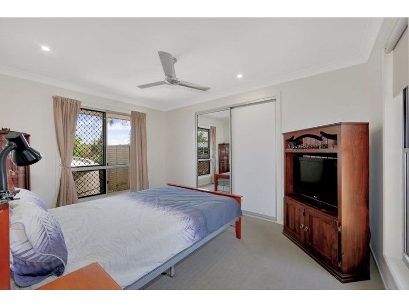 6 Ocean view Place, Elliott Heads QLD 4670