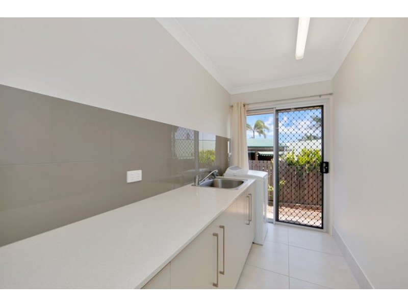 6 Ocean view Place, Elliott Heads QLD 4670