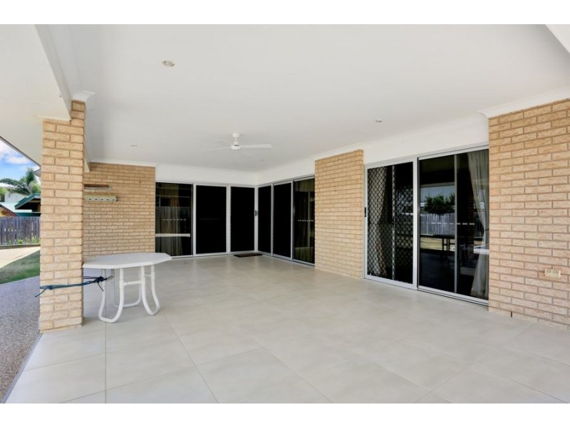 6 Ocean view Place, Elliott Heads QLD 4670