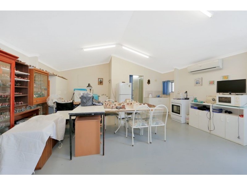 6 Ocean view Place, Elliott Heads QLD 4670