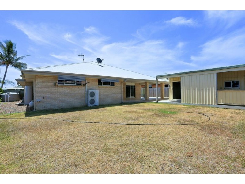 6 Ocean view Place, Elliott Heads QLD 4670