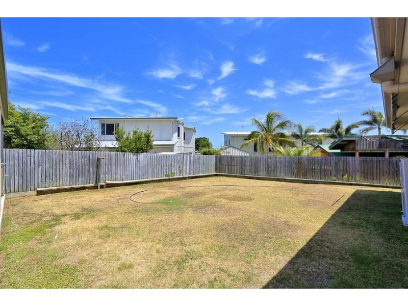 6 Ocean view Place, Elliott Heads QLD 4670