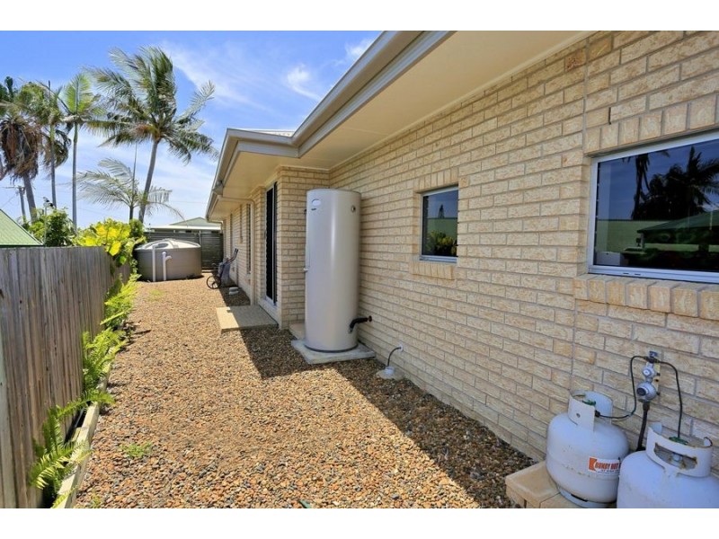 6 Ocean view Place, Elliott Heads QLD 4670