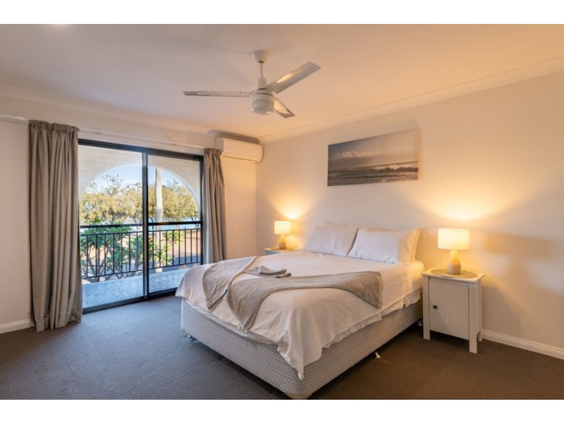 60 Esplanade, Elliott Heads QLD 4670