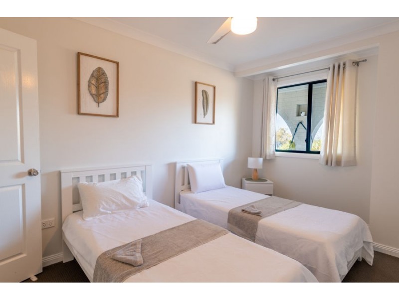 60 Esplanade, Elliott Heads QLD 4670