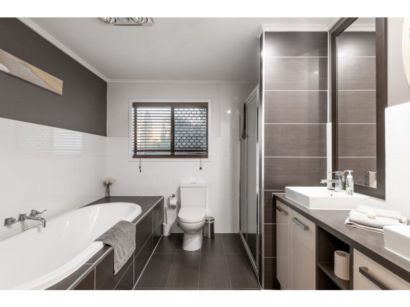 60 Esplanade, Elliott Heads QLD 4670