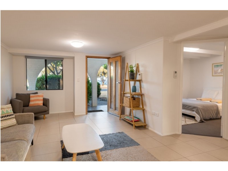 60 Esplanade, Elliott Heads QLD 4670