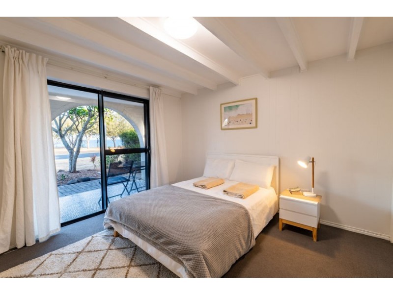 60 Esplanade, Elliott Heads QLD 4670