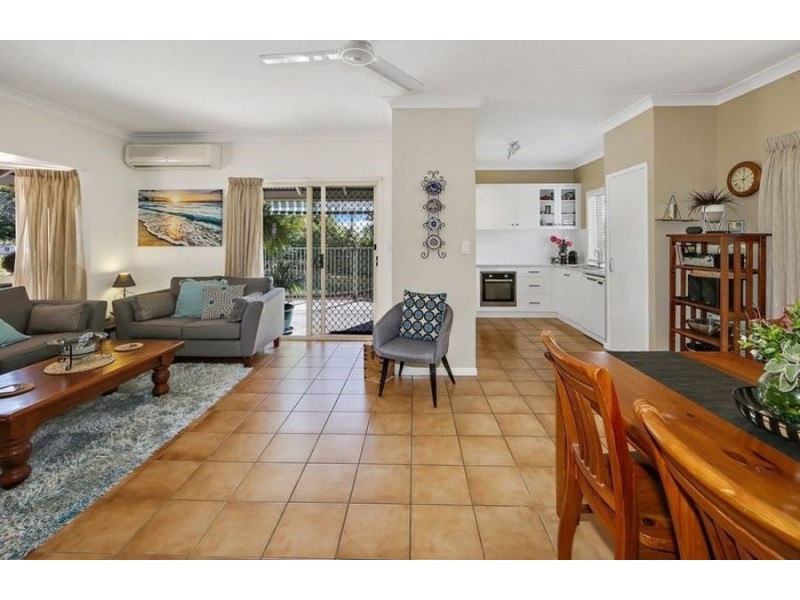 6 Geary Street, Burnett Heads QLD 4670