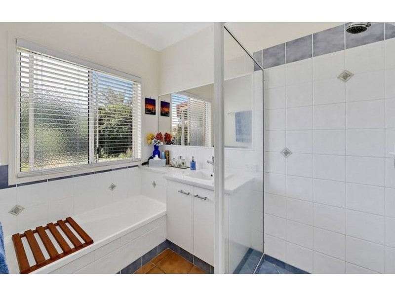 6 Geary Street, Burnett Heads QLD 4670