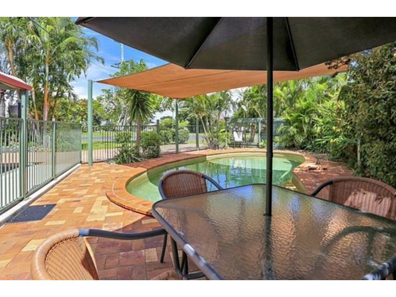 6 Geary Street, Burnett Heads QLD 4670