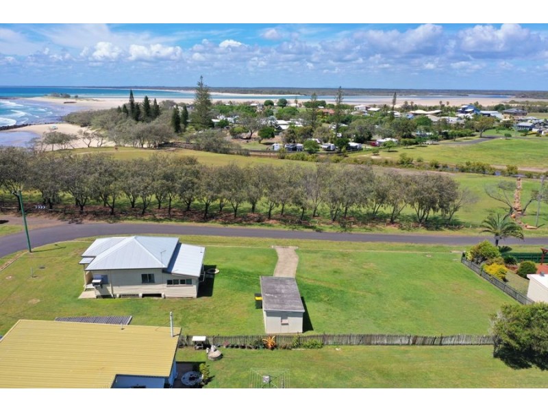 2 Esplanade, Elliott Heads QLD 4670