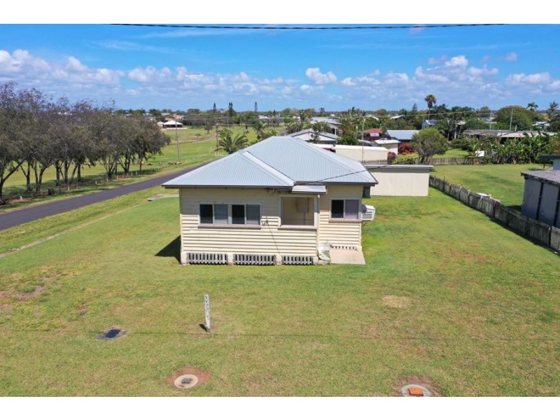 2 Esplanade, Elliott Heads QLD 4670