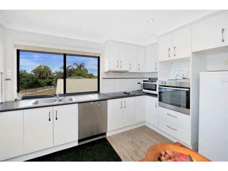 22 Neptune Street, Burnett Heads QLD 4670