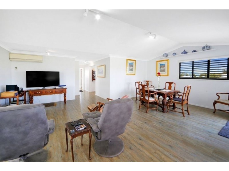 22 Neptune Street, Burnett Heads QLD 4670