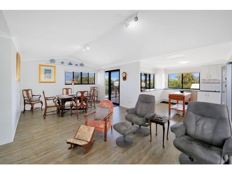 22 Neptune Street, Burnett Heads QLD 4670