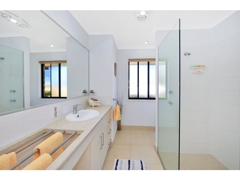 9 Emperor Drive, Elliott Heads QLD 4670