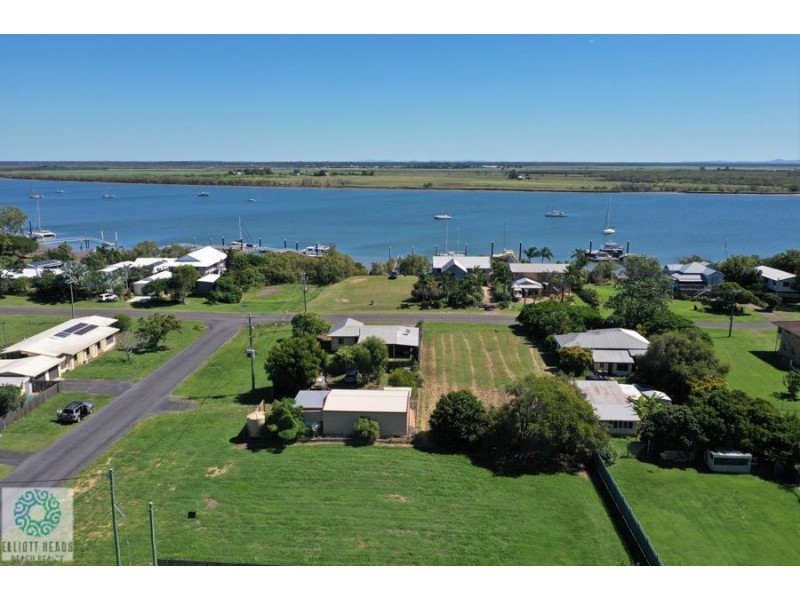 33 duffy st, Burnett Heads QLD 4670