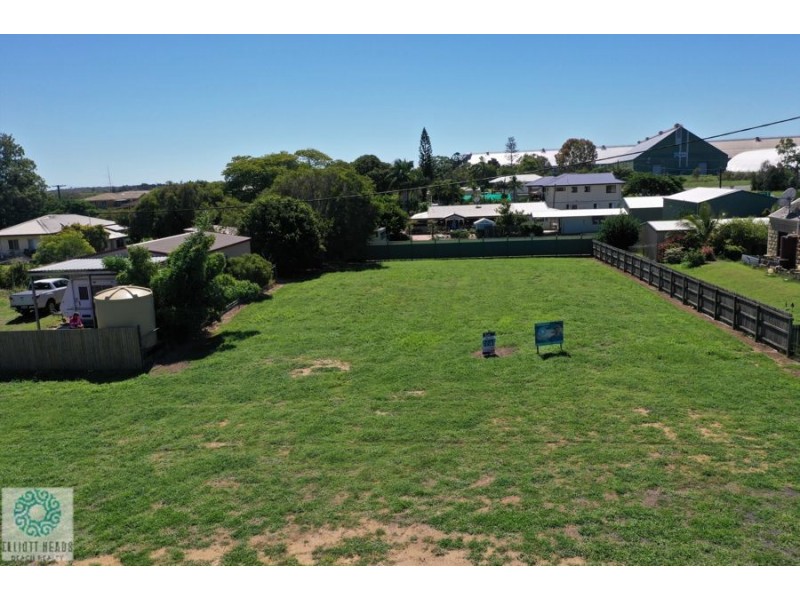 33 duffy st, Burnett Heads QLD 4670