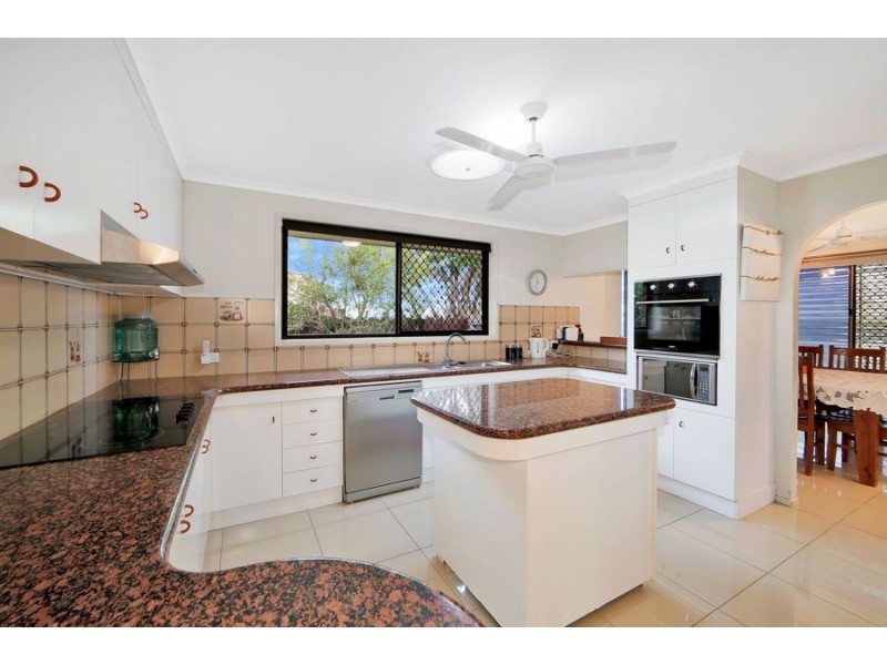 15 Bathurst Street, Elliott Heads QLD 4670