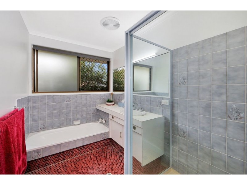 15 Bathurst Street, Elliott Heads QLD 4670