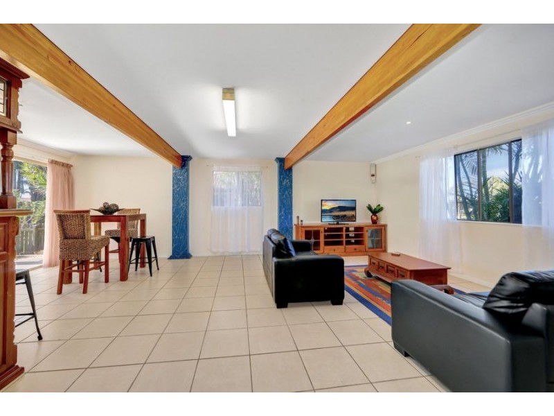 57 Nielson Avenue, Burnett Heads QLD 4670