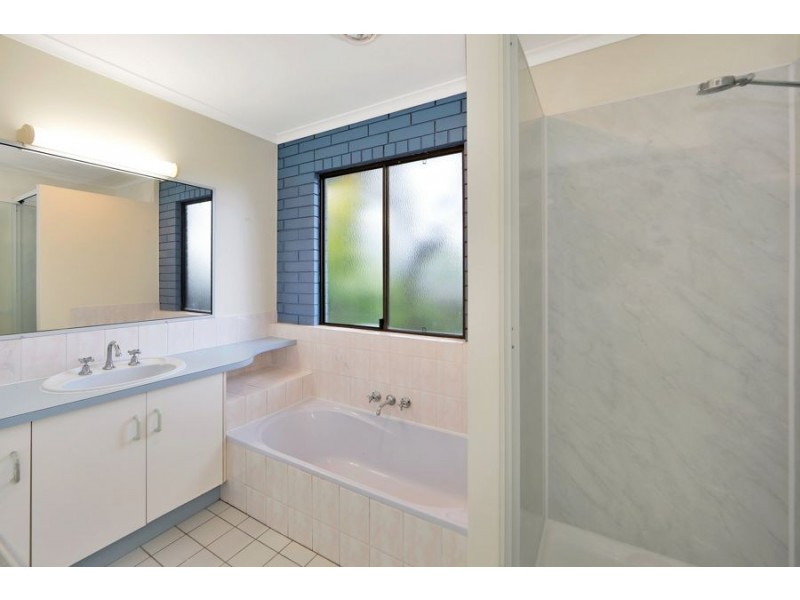 54 WAVE STREET, Burnett Heads QLD 4670