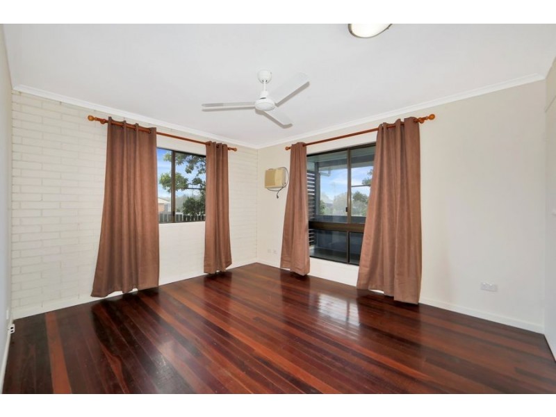 54 WAVE STREET, Burnett Heads QLD 4670