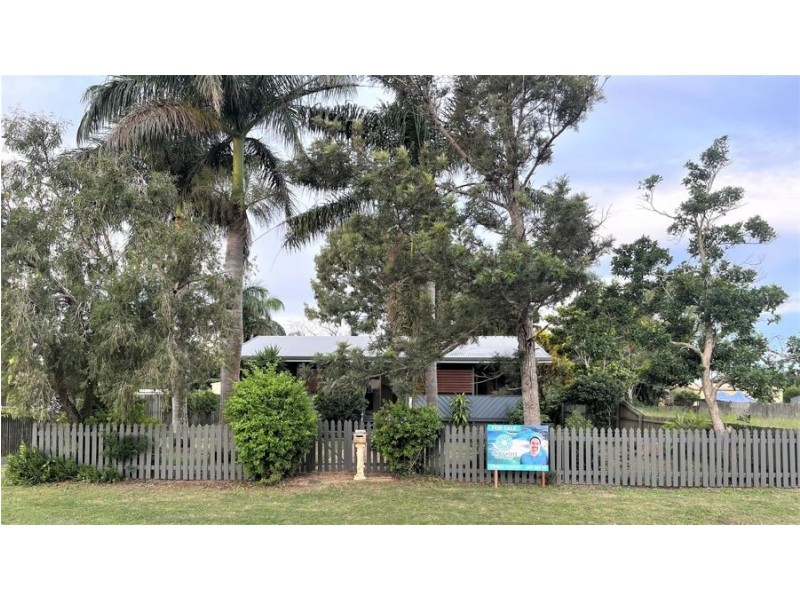 54 WAVE STREET, Burnett Heads QLD 4670