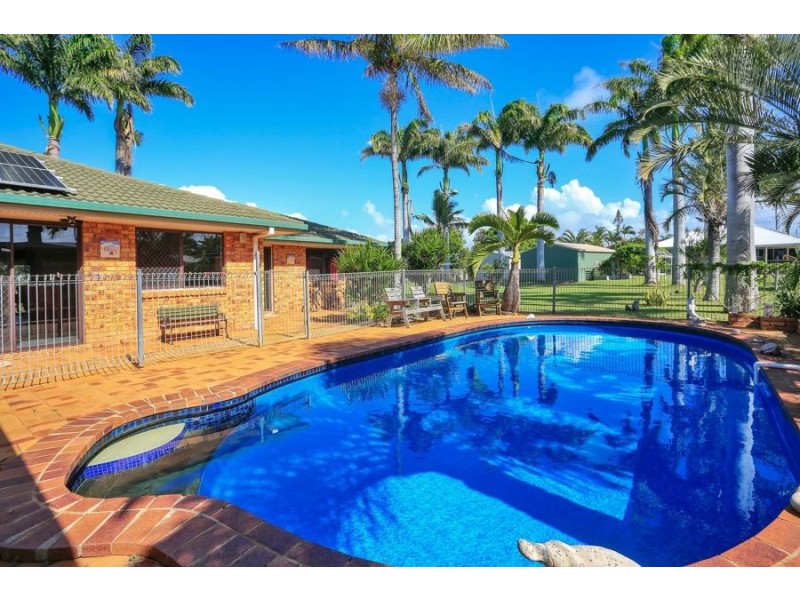 10 Corona Court, Elliott Heads QLD 4670