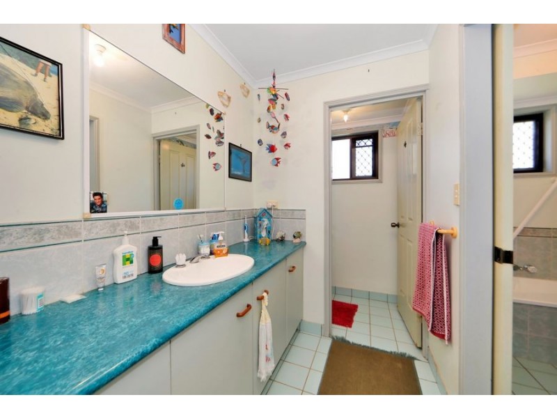 10 Corona Court, Elliott Heads QLD 4670