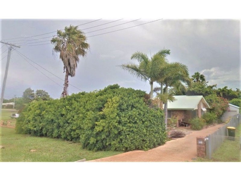 9 Moore St, Burnett Heads QLD 4670
