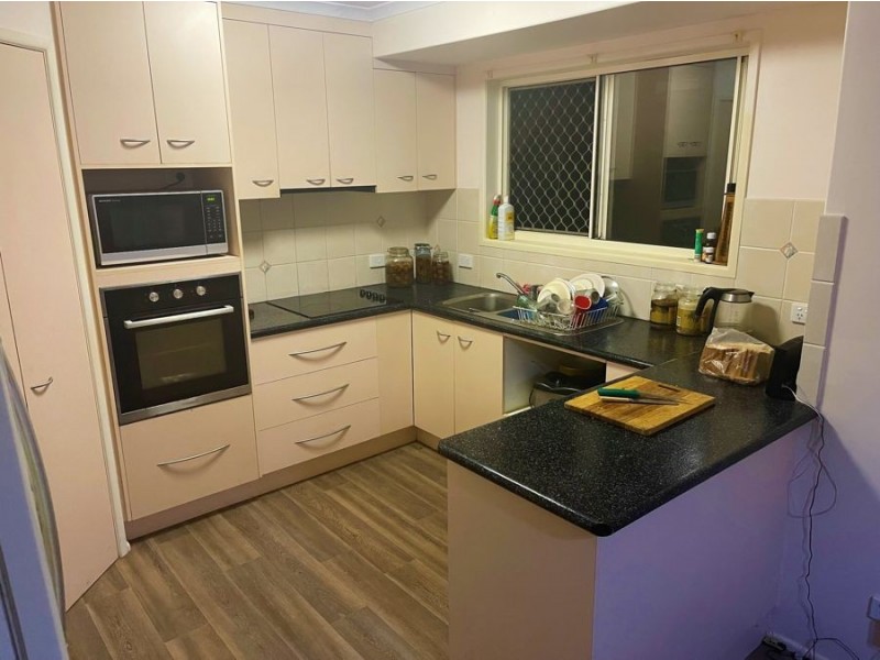 9 Moore St, Burnett Heads QLD 4670