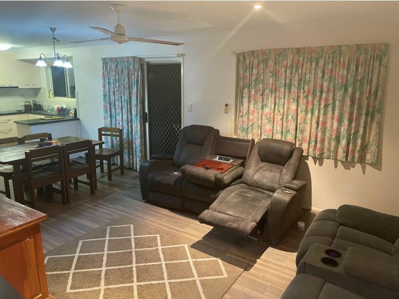 9 Moore St, Burnett Heads QLD 4670