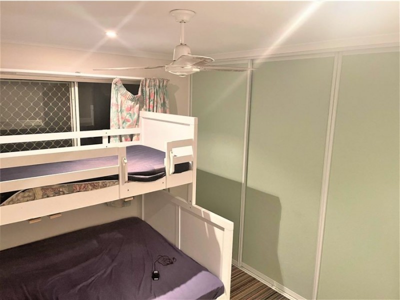 9 Moore St, Burnett Heads QLD 4670