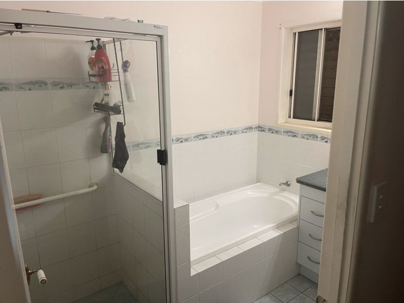 9 Moore St, Burnett Heads QLD 4670